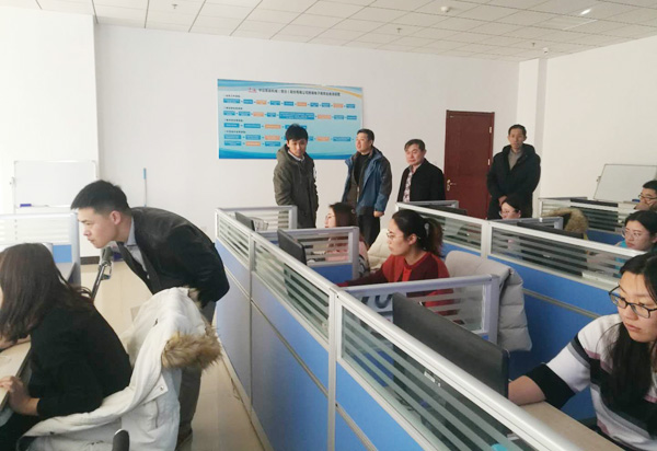 On January 16, Yantai University Of Foreign Studies College Of Zhang Guangyi Dean, Foreign Languages Institute Gong Weidong, Learn Office Director Su Yuehua, Innovation Head Of The Studio Pei Shufeng and other leaders to visit the guidance and the corpus business practice and employment of the foreign language association university-enterprise cooperation projects such as negotiations, shipped in Zhong Yun Intelligent Machinery (Yantai) General Manager Wang Kun and other leaders warmly received the visiting leaders. On January 16, Yantai University Of Foreign Studies College Of Zhang Guangyi Dean, Foreign Languages Institute Gong Weidong, Learn Office Director Su Yuehua, Innovation Head Of The Studio Pei Shufeng and other leaders to visit the guidance and the corpus business practice and employment of the foreign language association university-enterprise cooperation projects such as negotiations, shipped in Zhong Yun Intelligent Machinery (Yantai) General Manager Wang Kun and other leaders warmly received the visiting leaders.