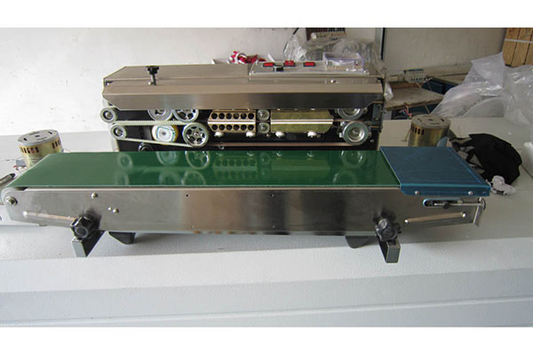 Sealing Machine Helps Seal Instant Noodles